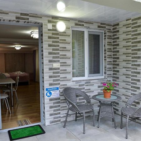 Cozy House Hotel Koetaisi Buitenkant foto