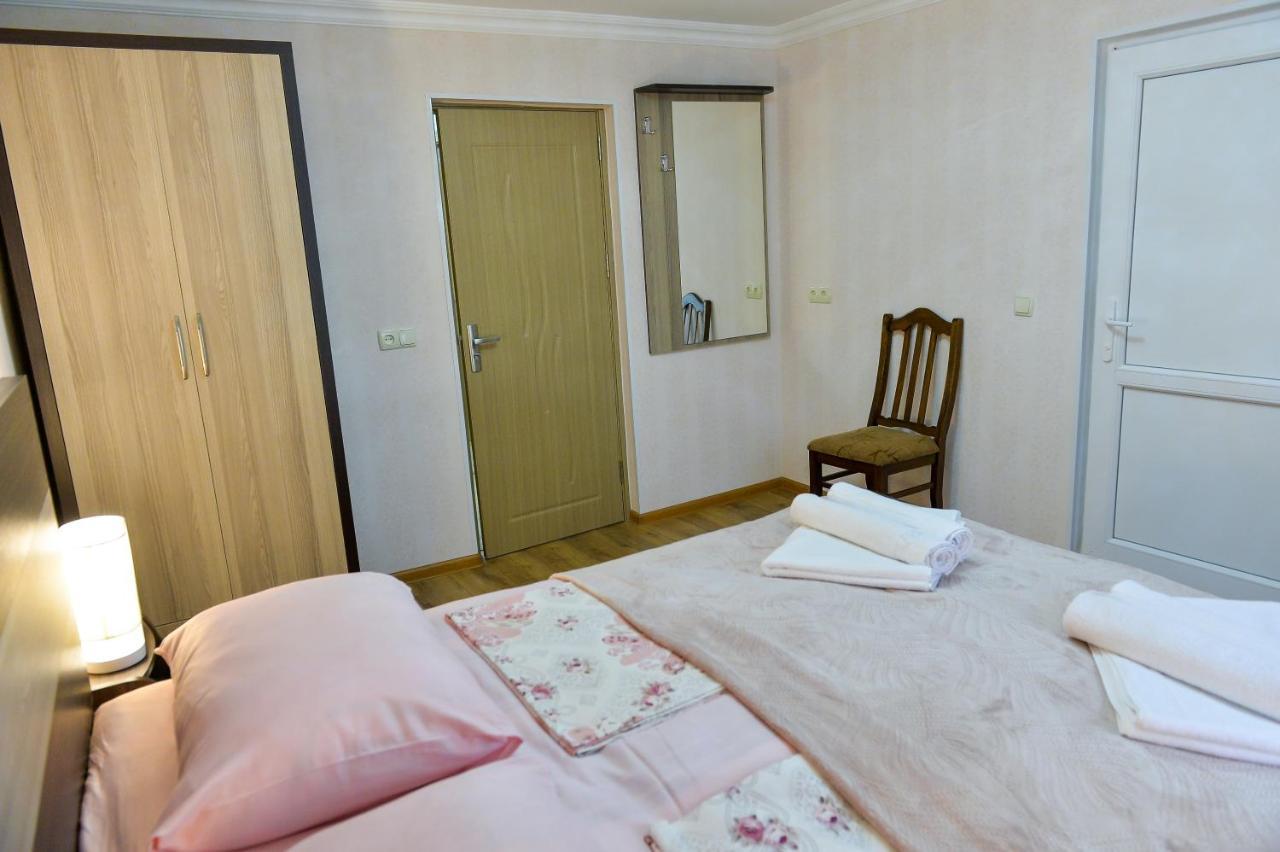 Cozy House Hotel Koetaisi Buitenkant foto