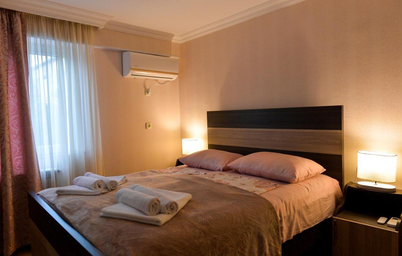 Cozy House Hotel Koetaisi Buitenkant foto