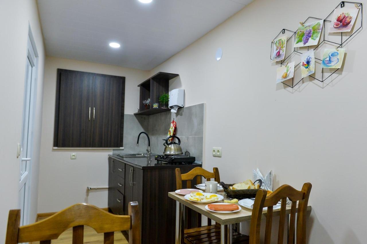 Cozy House Hotel Koetaisi Buitenkant foto