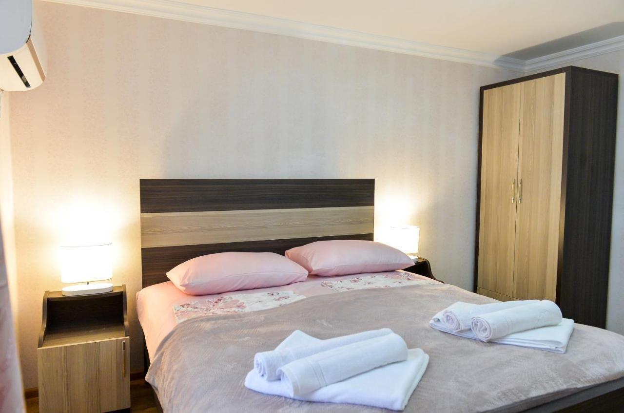 Cozy House Hotel Koetaisi Buitenkant foto