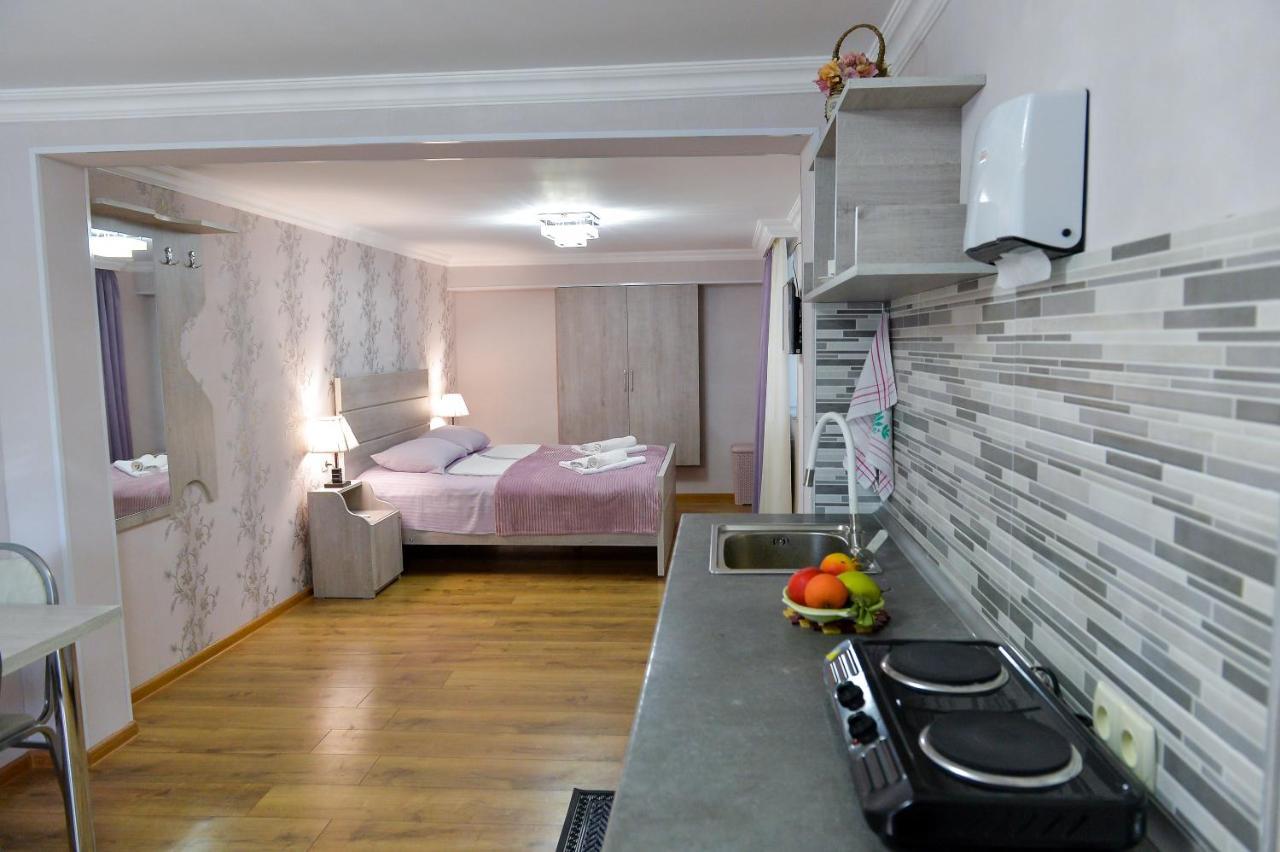 Cozy House Hotel Koetaisi Buitenkant foto