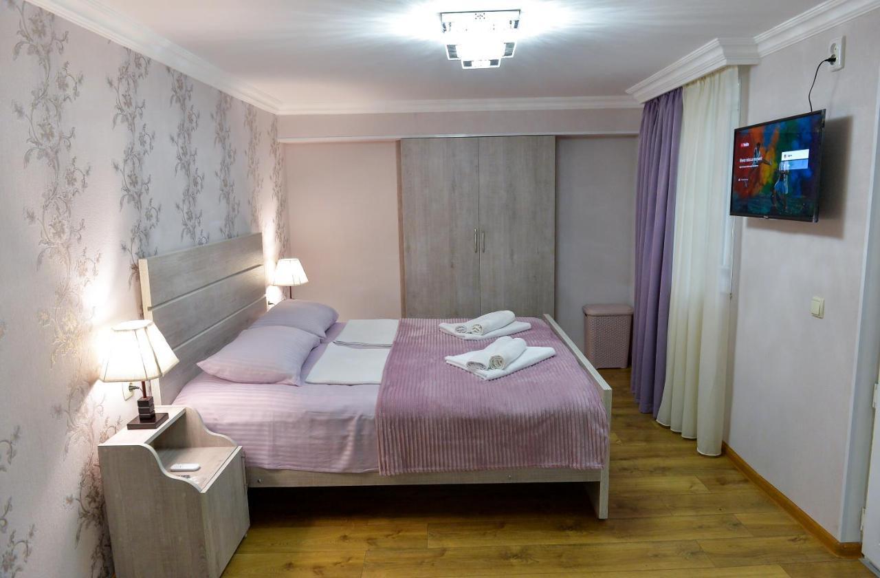 Cozy House Hotel Koetaisi Buitenkant foto