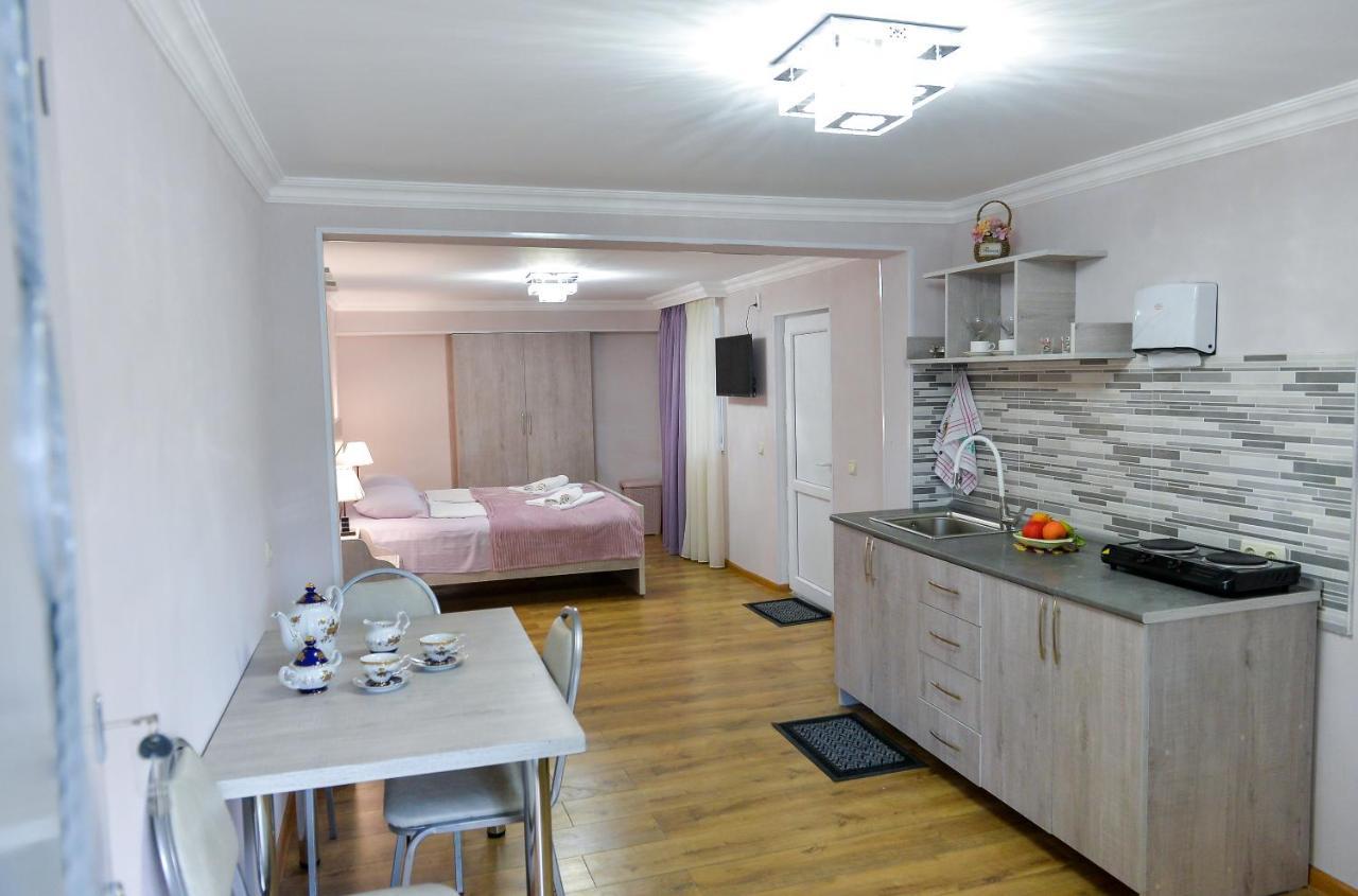 Cozy House Hotel Koetaisi Buitenkant foto